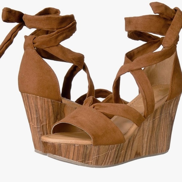 Kenneth Cole Reaction Sole Rise Wedge
Sandal - Picture 8 of 10